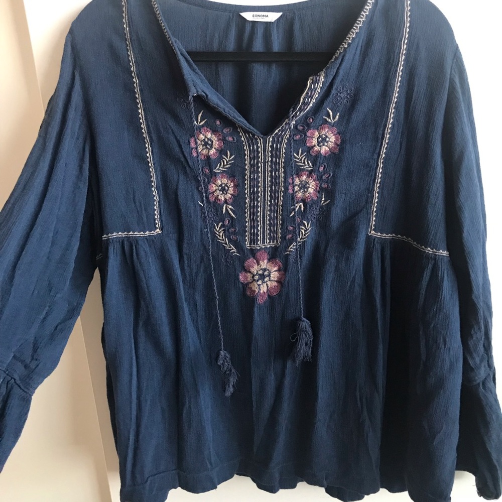 Oversized loose navy top.